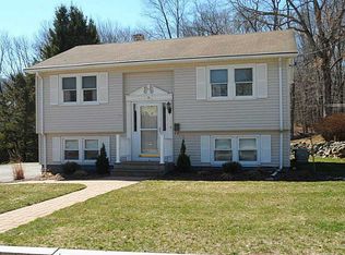 16 Marian Ln, Woonsocket, RI 02895