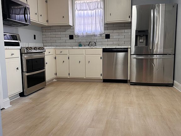 5th image of 3732 Wharton Dr #A