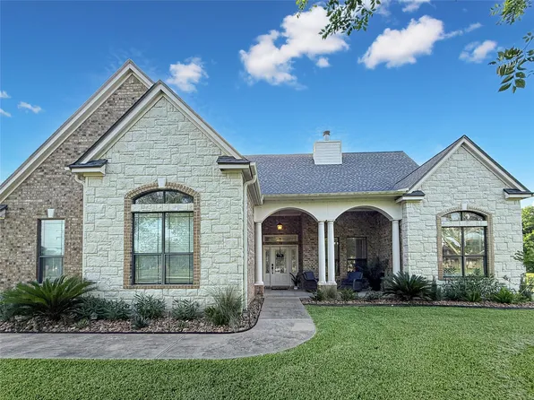 807 Mill Rd, Angleton, TX 77515