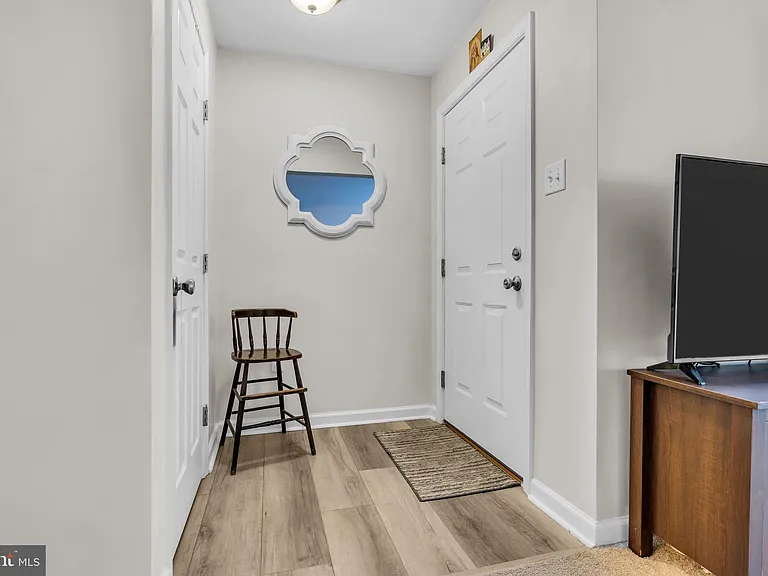 1307 Bennett Pl — Photo 6