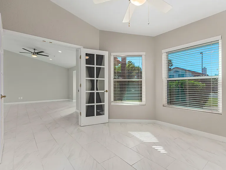 9138 E Davenport Dr — Photo 29