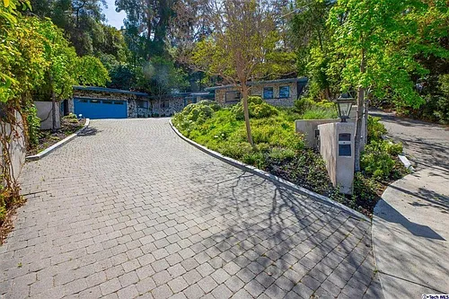 4736 Zelzah Ave Photo 1