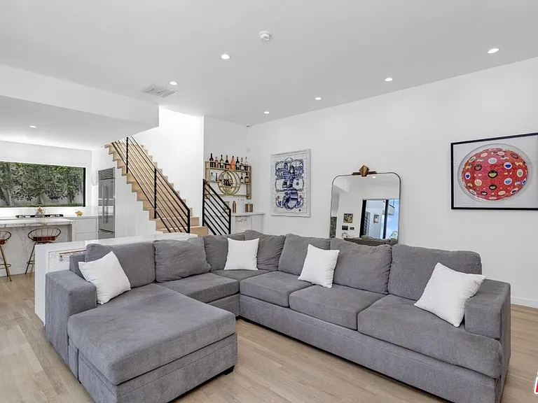 8516 Franklin Ave — Photo 12