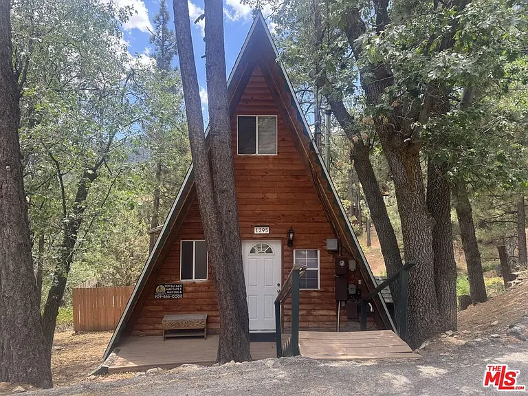 1295 Balsam Dr — Photo 15