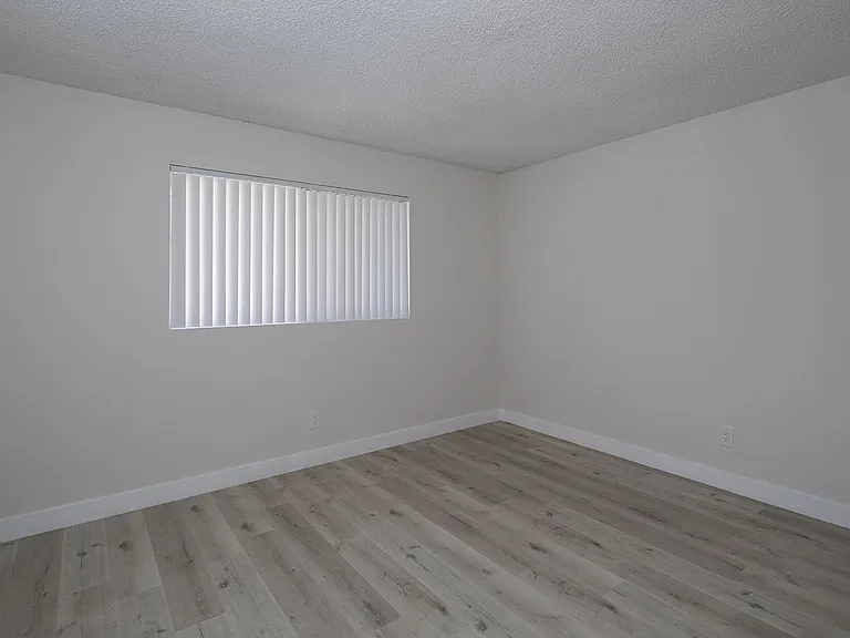 Poway Palms Apartments — Photo 7