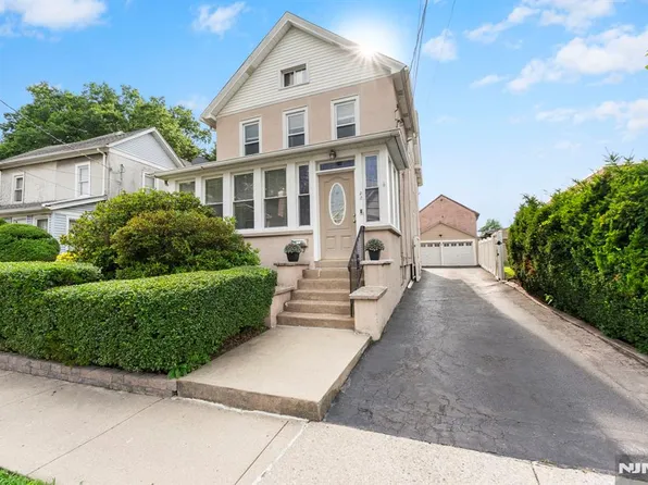 32 Walter Hammond Pl, Waldwick, NJ 07463