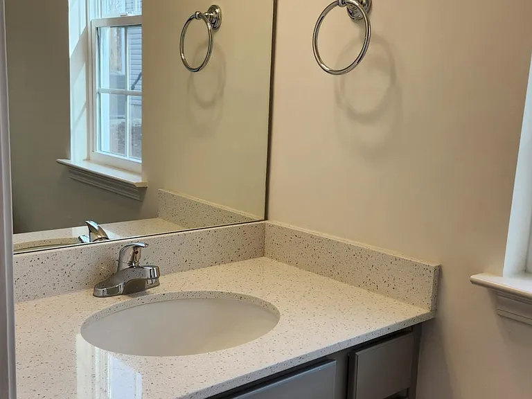 155 Wellesly Ave — Photo 7
