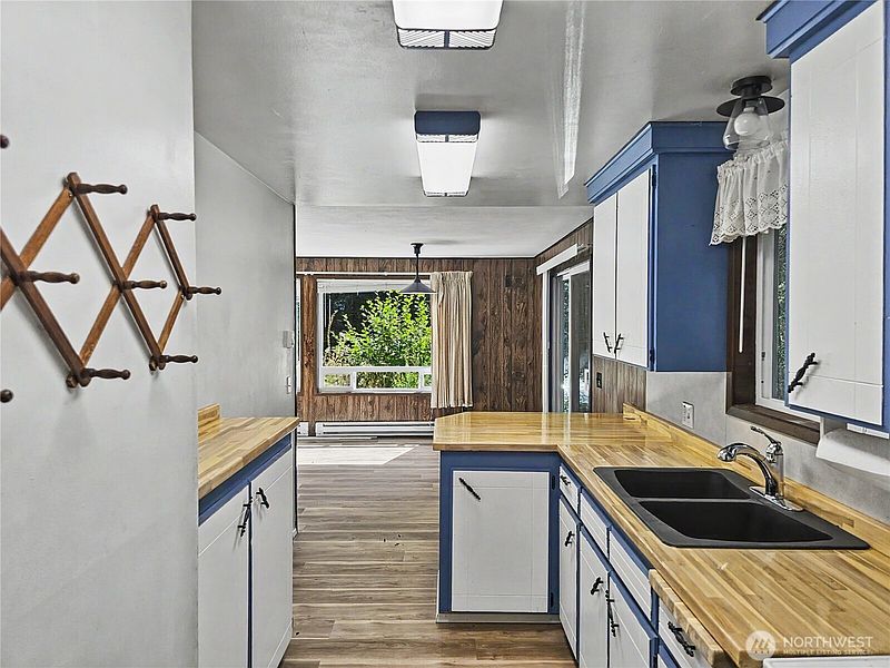 3rd image of 121 Bay View Avenue