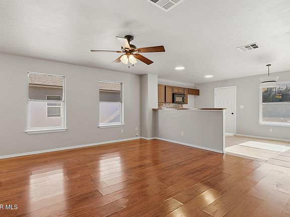 4th image of 7017 Pandora St