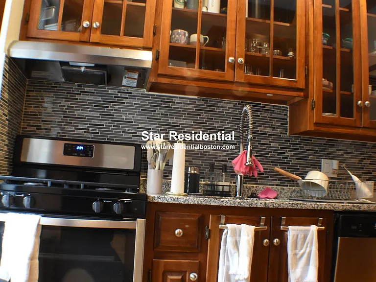 31 Fairfield St #201 — Photo 12