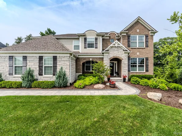 1367 Addington Ct, Lake Orion, MI 48360