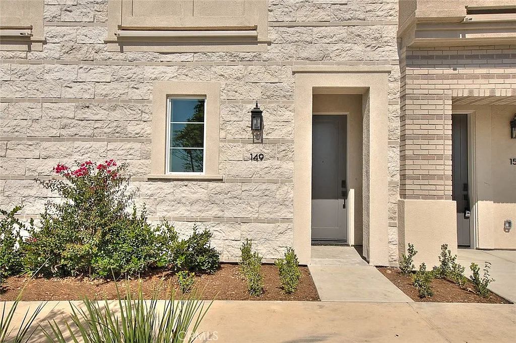 3 bed, 1480 sqft, $3,850 — Photo 1