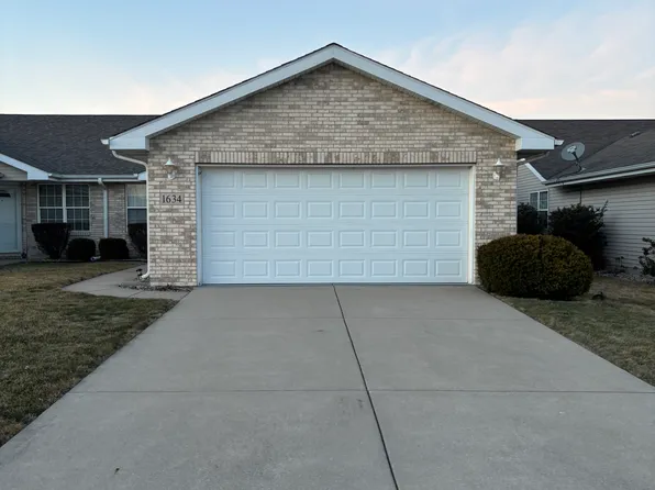 1634 Golden Oak Dr, Crown Point, IN 46307