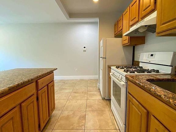 4th image of 30-85 32nd St #3R