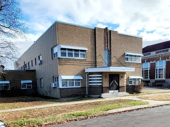 11 N Walnut St, Iola, KS 66749