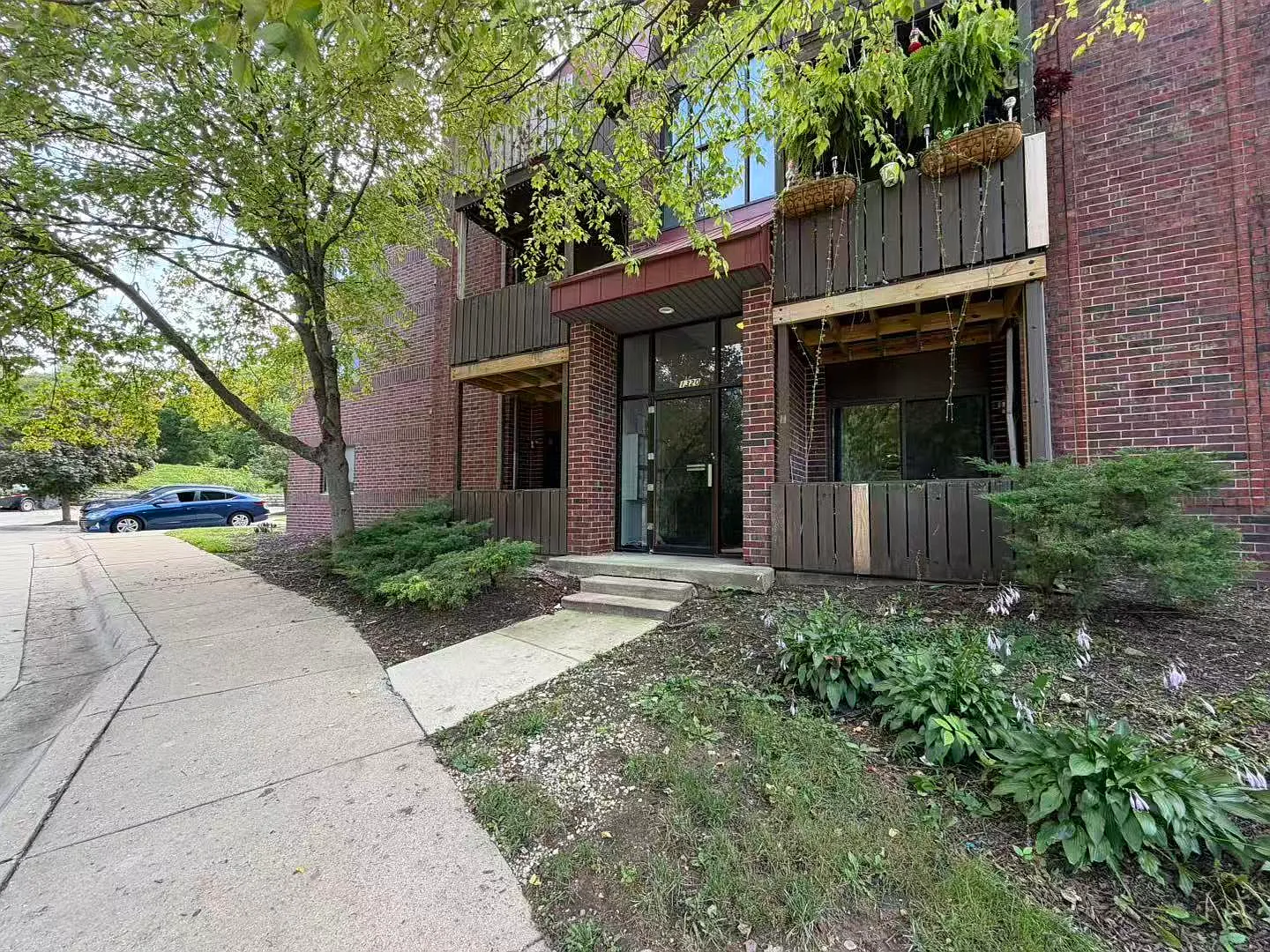 2 bed, 1100 sqft, $1,250 — Photo 2