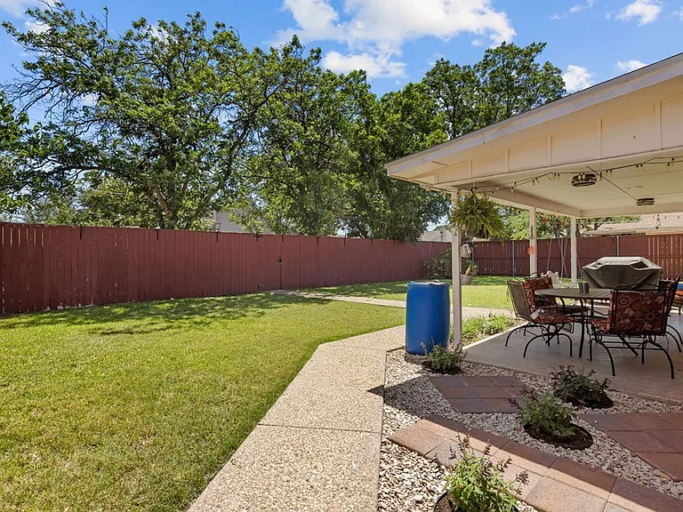 3700 Fairmont Dr — Photo 3