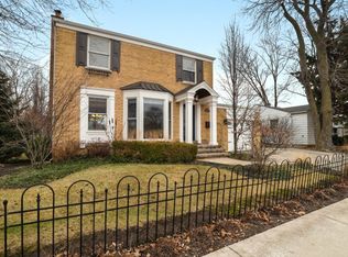 1005 N Wilke Rd, Arlington Heights, IL 60004