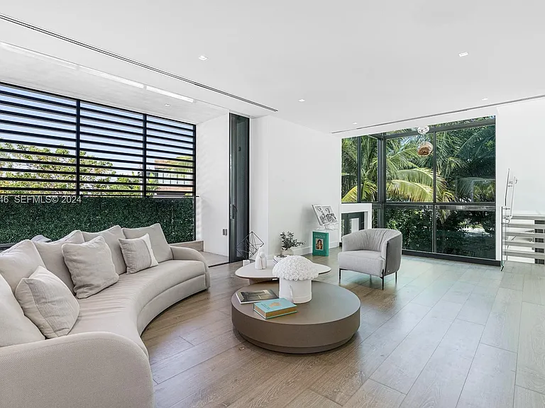 N Hibiscus Dr — Photo 26