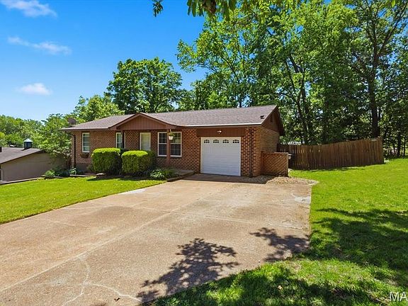 3rd image of 112 Willow Dr