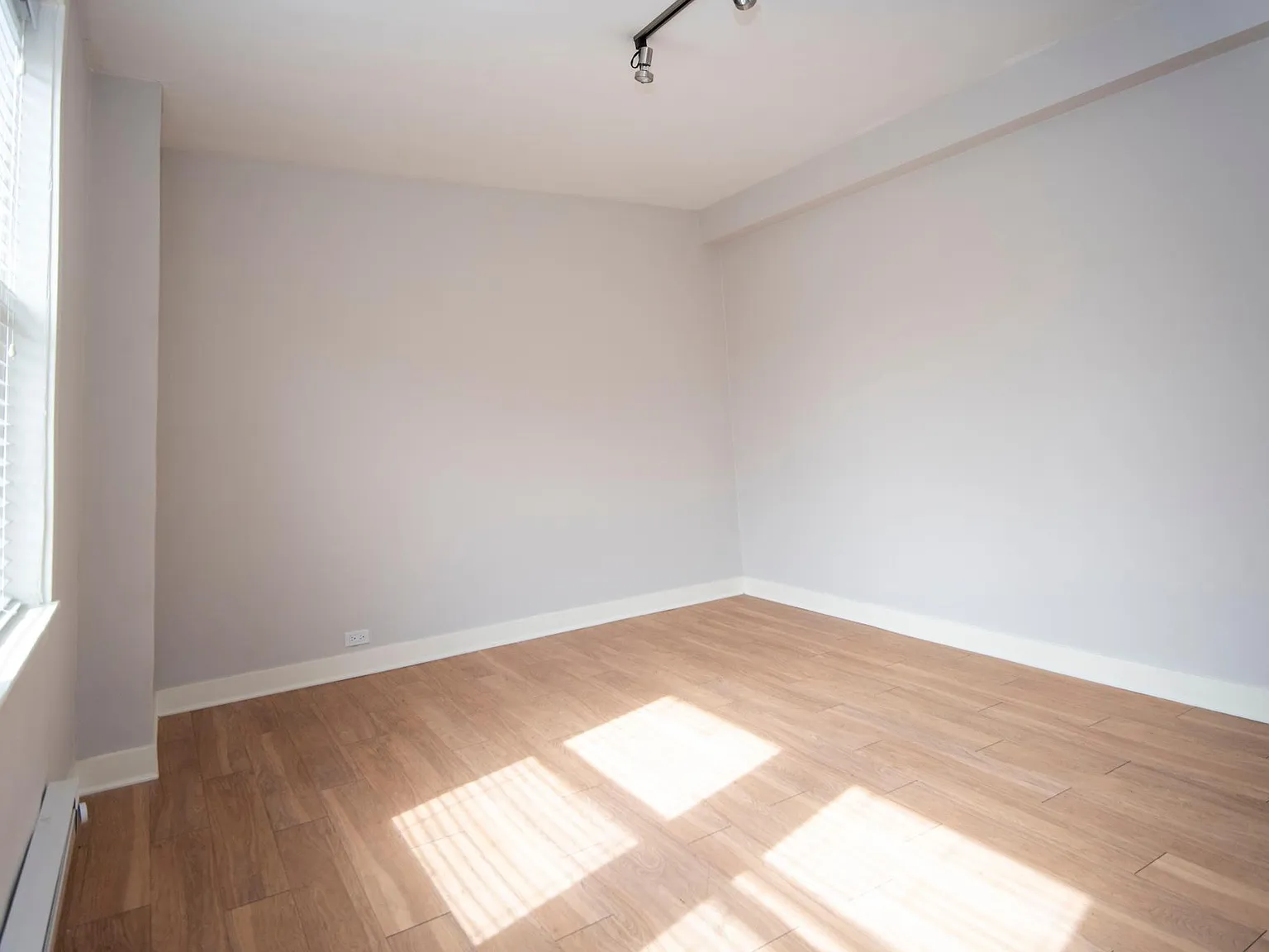 1 bed, $2,090 — Photo 4