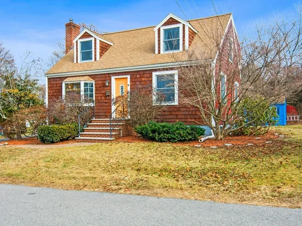 8 Walkup Ct, Natick, MA 01760