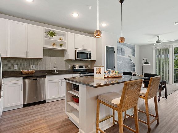 4th image of 1034 W Eastland Ave #132