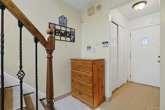 1988 Powell Ave #1 — Photo 5