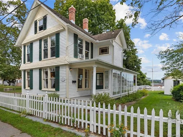 7 Novelty Lane, Essex, CT 06426