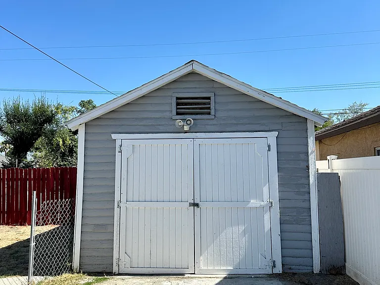 24730 E Court St — Photo 16