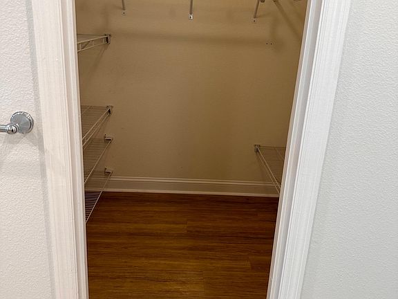 5th image of 160 Yellowfin Dr