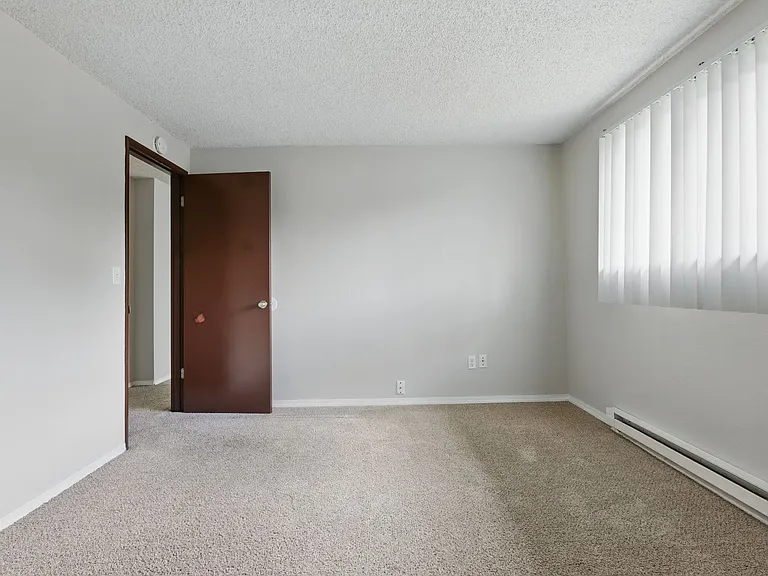 Comfort & Convenience in the Heart of Lents! — Photo 7