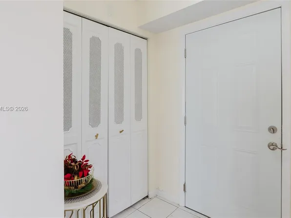 424 SE 10th St APT 204, Dania Beach, FL 33004