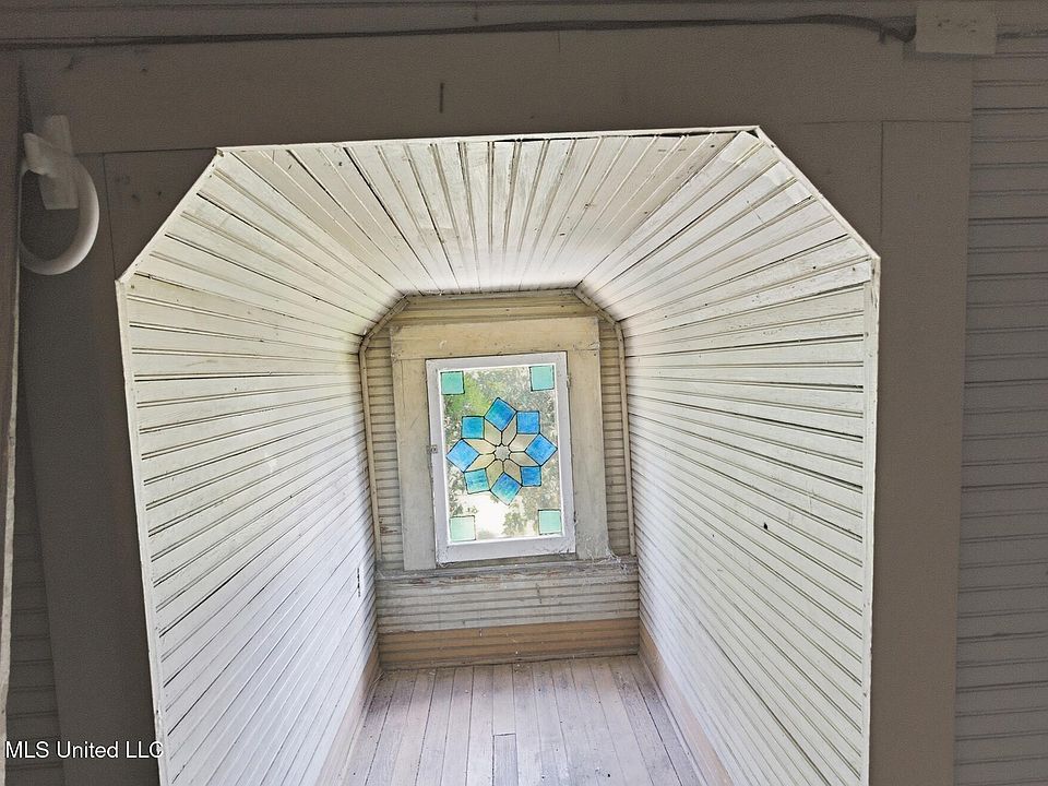 34th image of 530 Buschman St