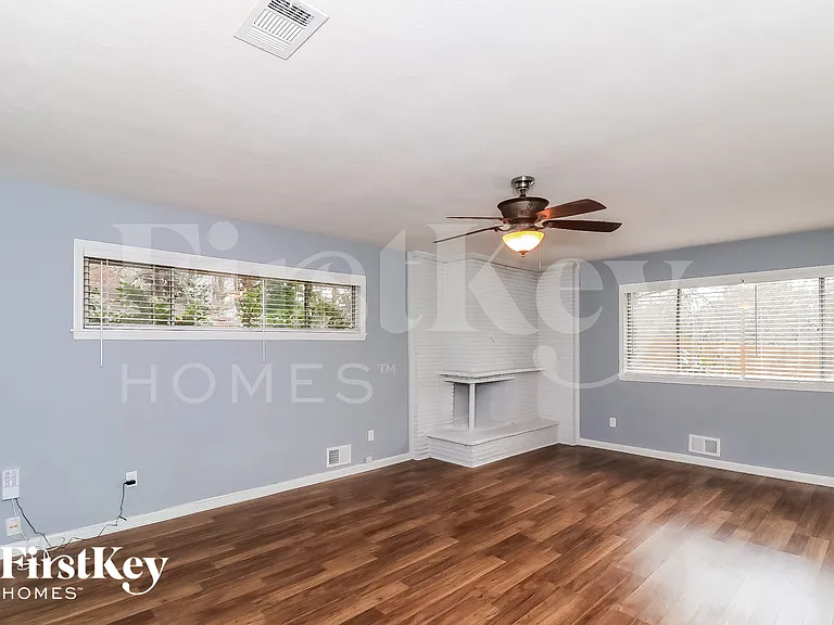 3453 Woods Dr — Photo 8