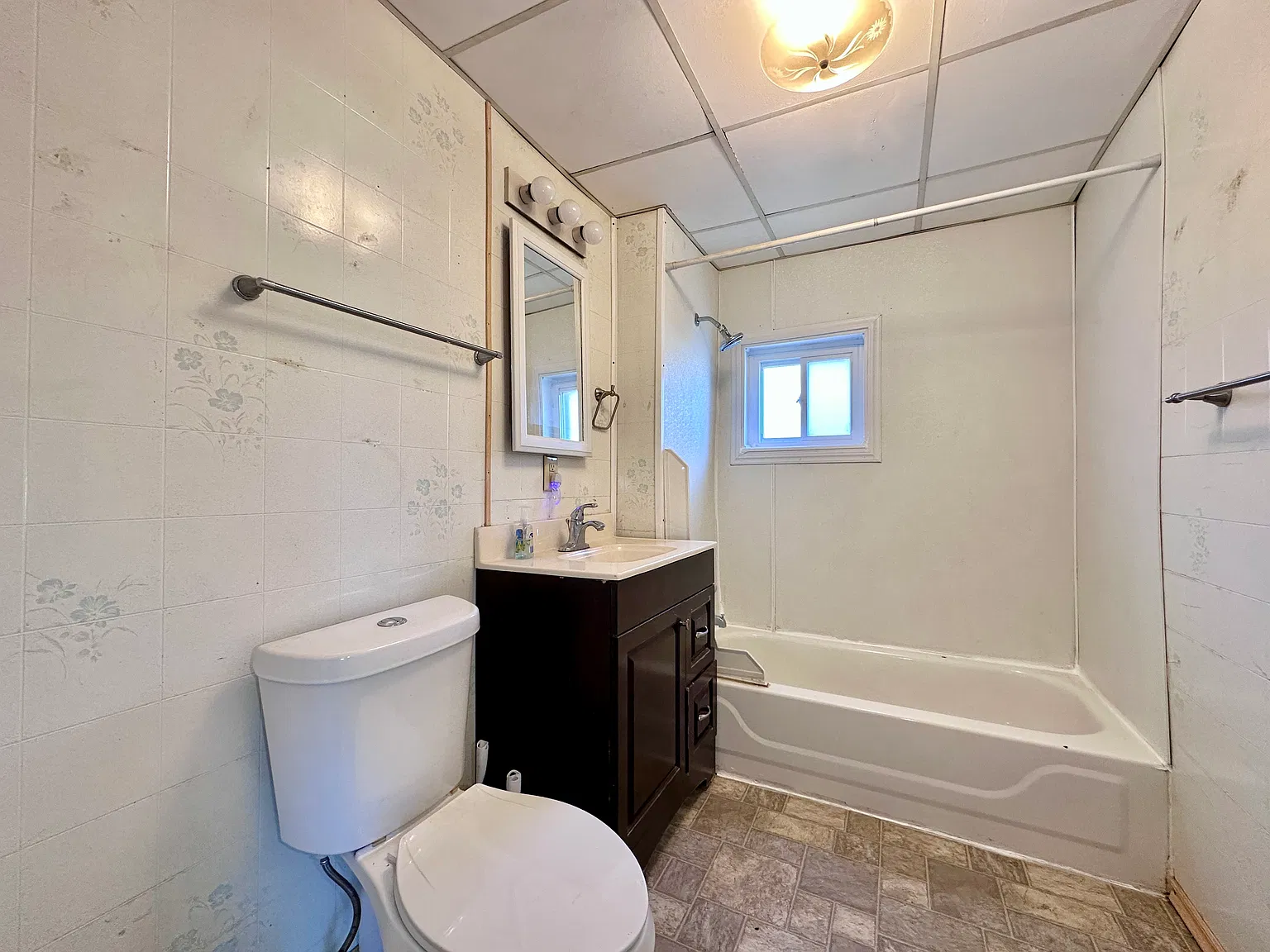 1031 N Croton Ave — Photo 4