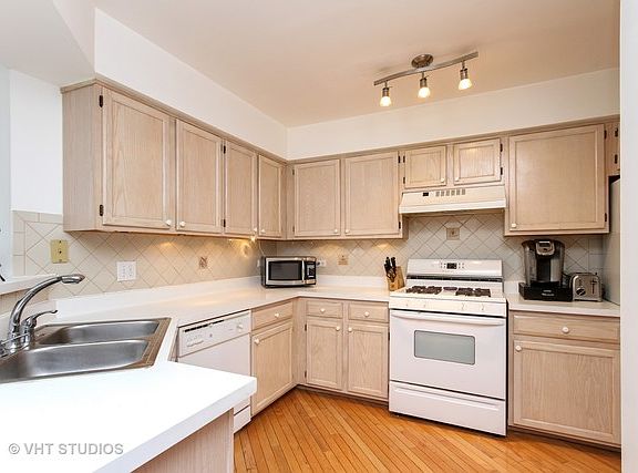 5th image of 111 Woodbury Ln