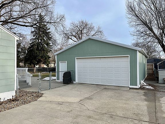 4th image of 810 Labarge Ct