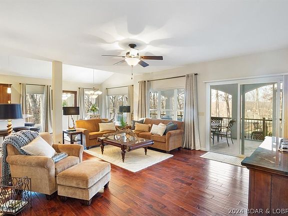3rd image of 335 Via Appia Dr