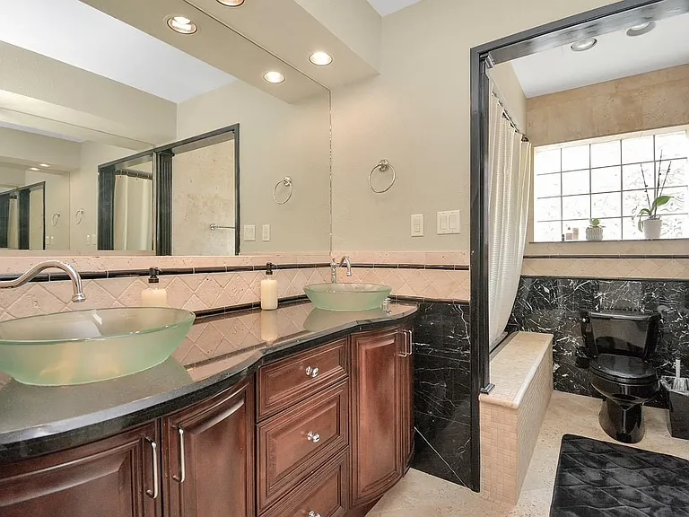 9811 Rocktree Dr — Photo 24