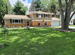 1977 Oaklawn Dr, Toledo, OH 43614