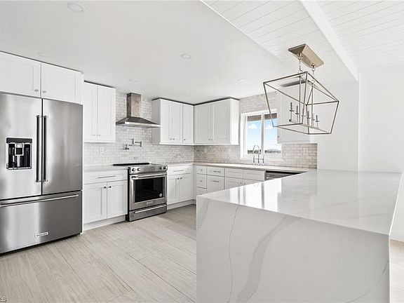 3rd image of 1717 Gulf Shore Blvd N Unit #601