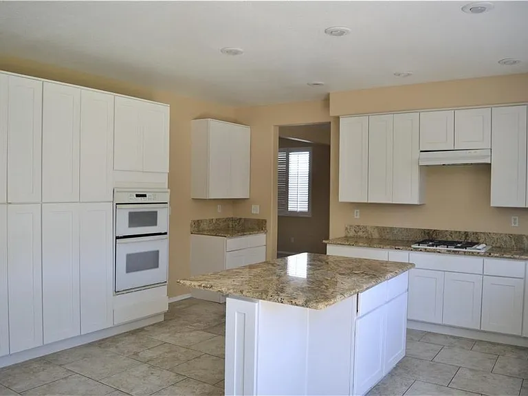 937 Feather Peak Dr — Photo 8