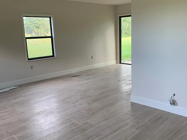 Living/dining area