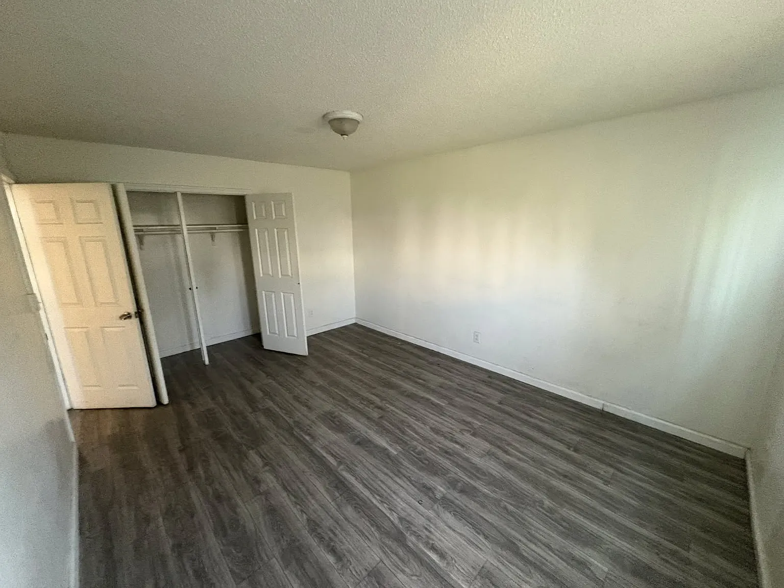 3 bed, 1000 sqft, $2,500 — Photo 3
