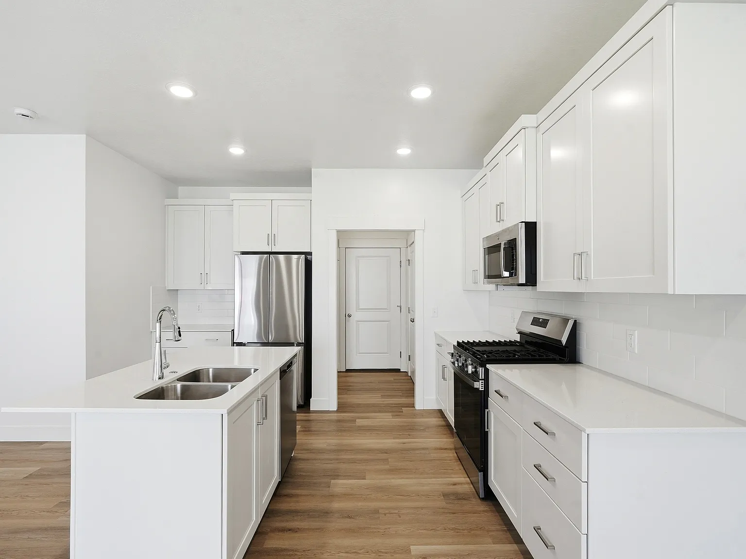 3 bed, 2.5 bath, 1778 sqft, $1,850 — Photo 2