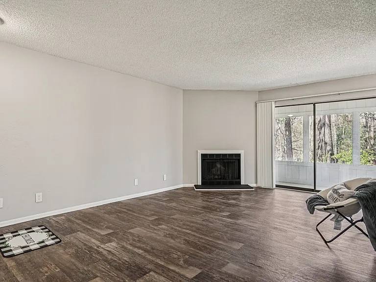 Las Palmas Apartments — Photo 41