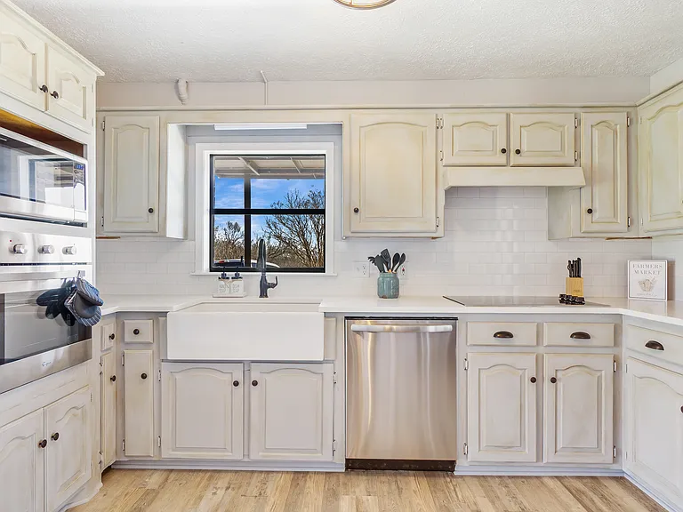 1353 Friendship Rd — Photo 4