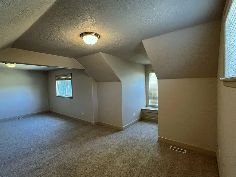 811 E Knoll Ct — Photo 39