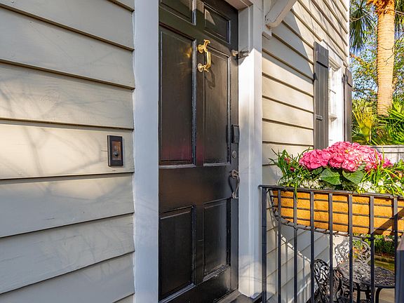 4th image of 84 1/3 King St #A & B